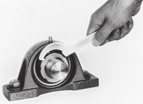 ince the rotating force of the shaft increases the tightening force of the eccentric ring to the shaft, the unit with eccentric locking collar allows secure fixing of the bearing (Fig. 4.