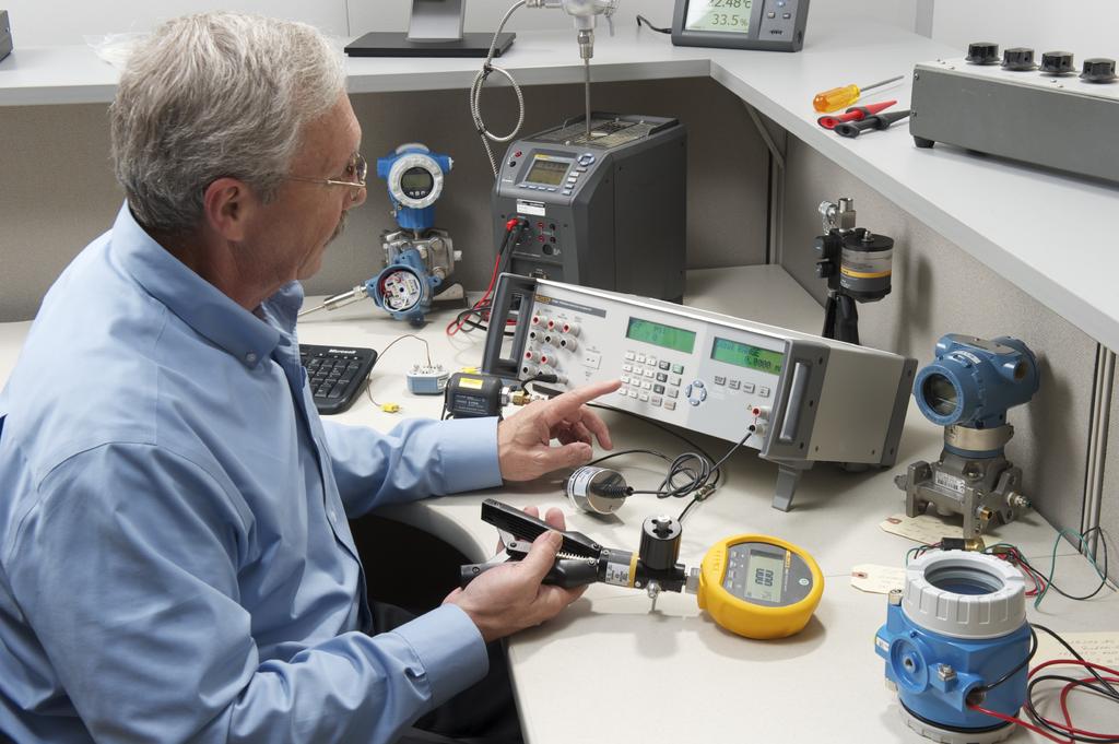The 7526A Precision Process Calibrator calibrates a wide range of pressure
