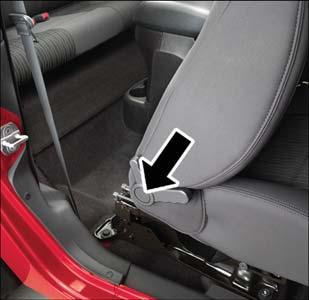 GETTING TO KNOW YOUR VEHICLE Front Seatback Recline Lean forward before lifting the handle, then lean back to the desired position and release the handle.