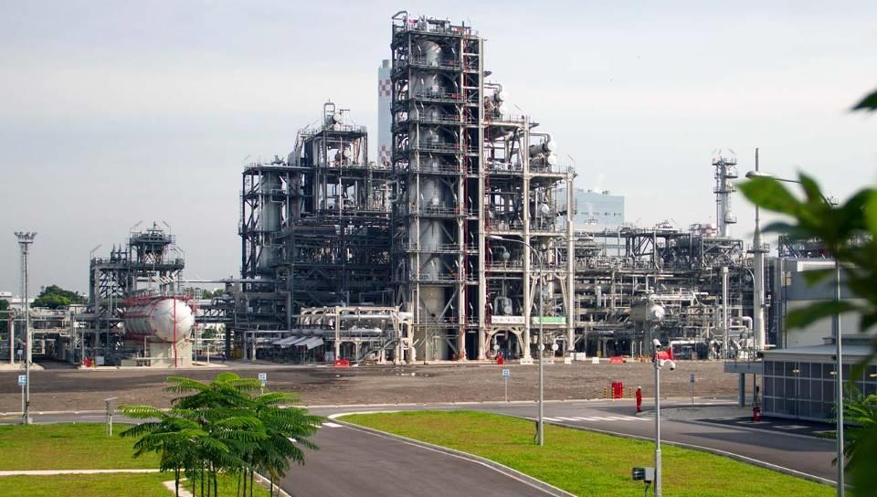Neste Oil Singapore site On stream in 2010 Produces NExBTL renewable diesel for the European
