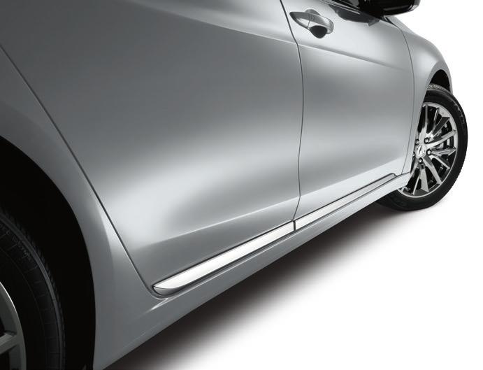 Acura Genuine Accessories / Exterior BODY SIDE MOLDING The Body Side Molding is optimally positioned on the door to help