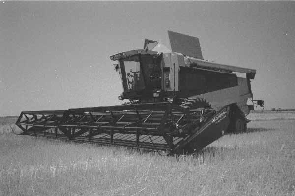 INTRODUCTION Your new 963 Harvest Header is designed to serve a dual function in your grain and specialty crop harvesting operation: 1.
