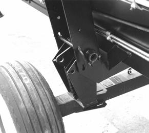 Always check stability of load before transporting. The wheels on the R/H wheel beam should both be carrying approximately the same weight. L R/H WHEEL BEAM - TRANSPORT POSITION 2.