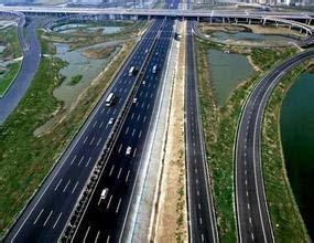 1 INTRODUCTION Through observation and data analysis of the eight-lane highway deceleration lane existing in China, paper propose a calculation method and the recommended length of the deceleration