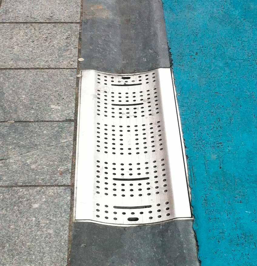 48 KENT STAINLESS MANHOLES KENT DISHED PERFORATED GRATING KDPG-755/300 The Kent Dished Perforated Grating KDPG-755/300 is designed to match the profile of curved dished channel drains in streetscapes.
