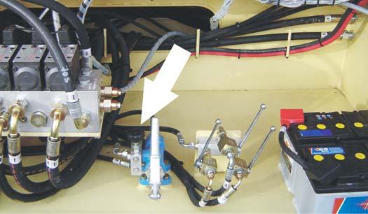 SECTION 5 - EMERGENCY PROCEDURES 5.3 MANUAL PROCEDURES Manual Platform Deck Retraction 3. Locate the middle valve handle on the small valve bank as shown and pull down to engage.