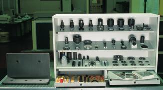 Training Training aids Rolling bearing mounting cabinet and mounting sets: Basic course for vocational training There is plenty of literature available on the the correct mounting of bearings.
