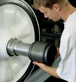 Training Training descriptions Mounting/Repair Rolling bearing maintenance for railway vehicle maintenance personnel (general) Training content: This training covers the maintenance of wheelset
