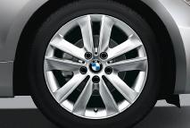 s Standard equipment o Optional equipment s BMW light-alloy wheels V-spoke 229, 6.