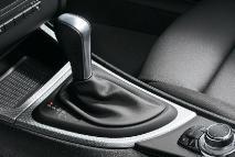 This transmission performs very fast, flawless gearshifts for maximum dynamic performance (on 135i only available with gearshift
