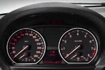 The engine is re-started automatically when you next press the clutch, and the signal is turned off (for four-cylinder models in conjunction with 6-speed manual transmission).