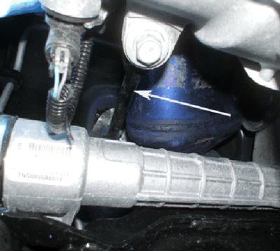 Note Install the new brace on 2006-2007 model year vehicles, GM P/N12617642, using a bolt, GM P/N11570734, to attach the brace to the exhaust manifold/converter. Tighten the bolt to 58 Nm (43 lb ft).