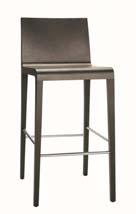 Young & Happy Træ Satin 426 Young bar stool - veneered Wood frame and foot rest - Bleached oak veneer, RS - Wenge (stained