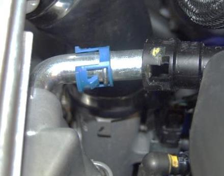 e) Remove the valve cover breather tube.