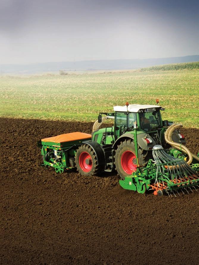 The Fendt 800 Vario in the field Strength at the front and rear when everything fits together Flexibility and versatility when mounting and operating modern and heavy implements is a prerequisite for