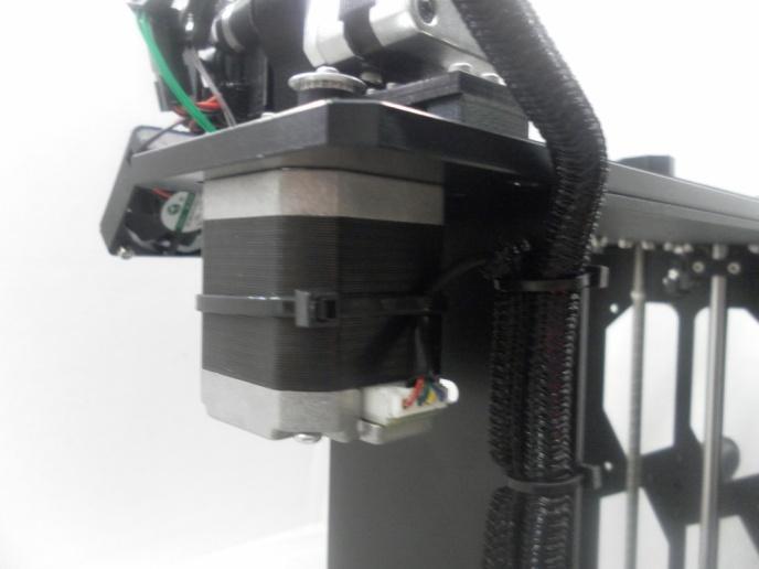 To ensure the X Motor Plug does not come loose during printing, secure the wiring to the motor with a cable
