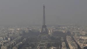 Paris / Smog March 17 th, 2014 PARIS -- With the City of Light buried under a thick blanket of smog for a week now, authorities in the French capital took drastic