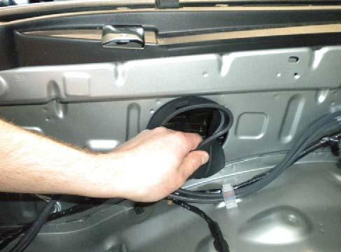 (n) Insert the air flow accelerator into the air intake hole in the inner fender