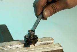 !! Clamp the tap in the vice and unscrew the nut.
