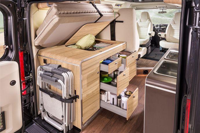 For extra storage space, optionally available bags can be fixed to the carcass in place of the removable rear bed.