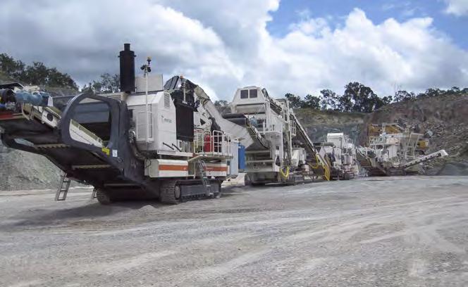 The solution was to place the Lokotrack LT1620E and Lokolink mobile conveying system in the new quarry face.