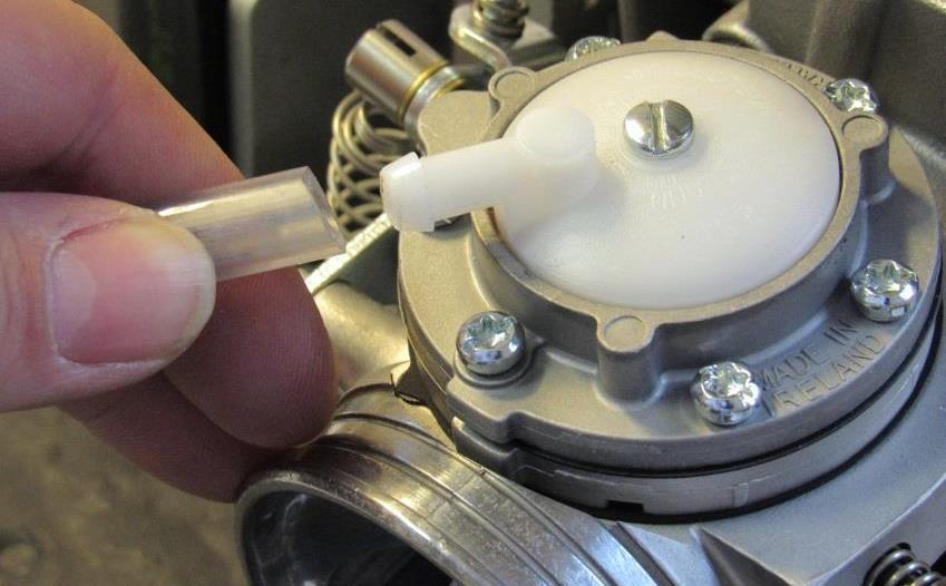 FINAL STEP - AFTER THE COMPLETE INSTALLATION OF THE ENGINE ON THE CHASSIS. CONNECT THE FUEL FEED HOSE TO THE INLET FITTING ON THE CARBURETTOR CAP. (SEE FIG. 7) 2.