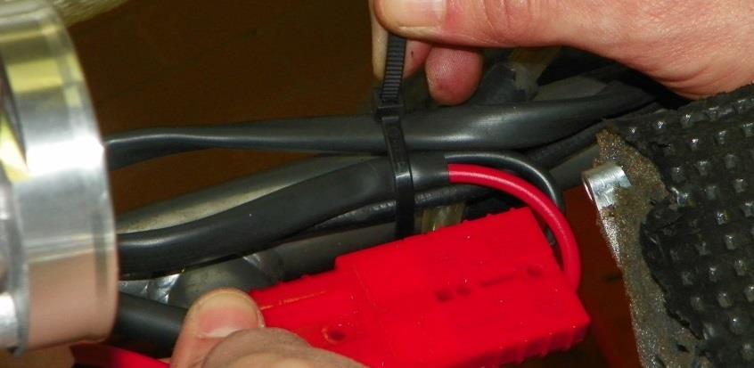 FIX THE KIT CABLES THROUGH A STRAP ACCORDING TO THE