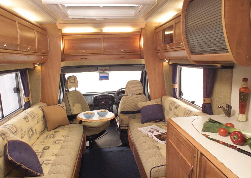 T R A C K E R A P A C H E C H Dakota lo-line Lounge The Frontier range Dakota luxury cruiser with a beautifully appointed master bedroom to the rear and up front is a friendly, sociable lounge behind