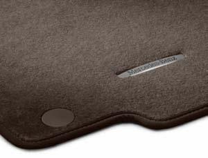 Interior Interior appointments QUALITY 05 Mercedes-Benz floor mats Floor mats have to undergo rigorous testing before they are deemed worthy of the star logo: durability, fade-resistant colour and a