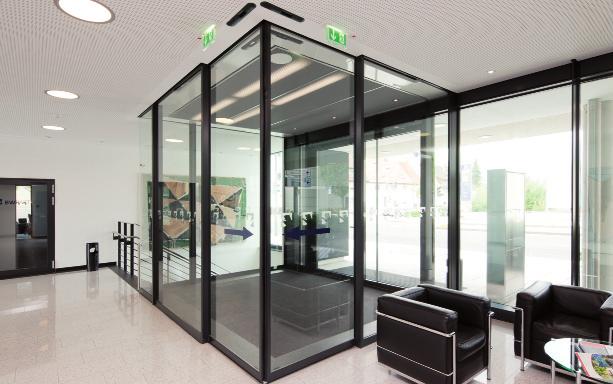 GEZE SLIDING, TELESCOPIC AND FOLDING DOORS Corner sliding doors (SLV) Freedom of design for angles between 90 and 270 GEZE offers the perfect technical solution for the simple movement of corner
