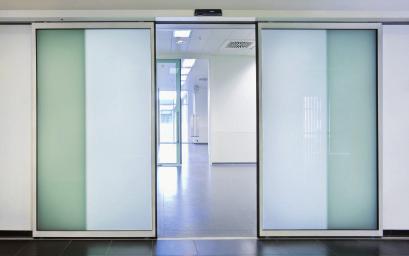 GEZE SLIDING, TELESCOPIC AND FOLDING DOORS sliding doors (standard) Variety and safety sliding door drives in particular often have to meet above-average demands in terms of functionality and economy.