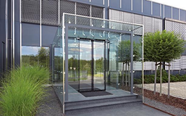 Sliding doors with BO function have pivoted side parts and are available for 1 or 2-leaf door systems.