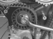 The front run, between the crankshaft and the exhaust camshaft sprockets, must be kept taut, without altering the position either of the crankshaft or of the camshaft(s) - if necessary, the position