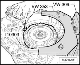 Clutch, removing and installing Retaining bolt T10303 must be held in place by a second technician when doing this. Retaining bolt T10303 remains there until the clutch cover is installed.