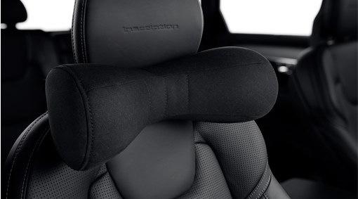Comfort pillow Charcoal Volvo's neck cushion provides comfortable support for the head, thanks to its soft materials and high moldability.