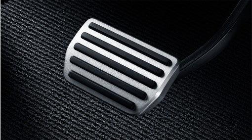Sport pedals A styling element that enhances the pedal area and increases the sporty look and exclusivity of the interior.