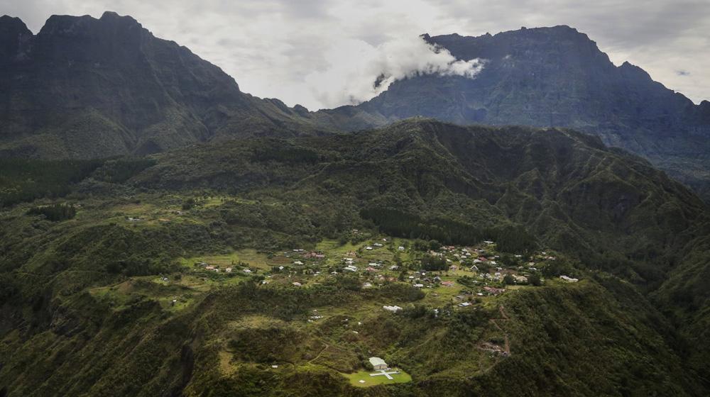 EDF Activities Mafate Microgrid About the Project Project name: Mafate Microgrid Location: Cirque of Mafate, Réunion Island, Africa Date: 2017 Key Technologies: PV, fuel cell, hydrogen storage