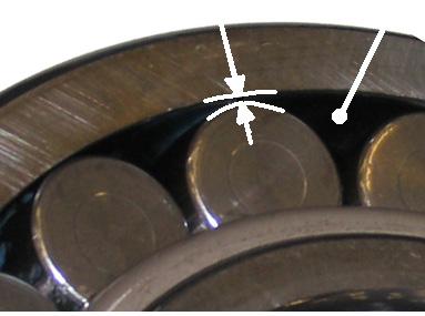 MAINTENANCE & SERVICE QUALIFIED TECHNICIAN MAINTENANCE NOTE: Tighten the right side bearing lock nut first since it provides axial location of rotor. 20.