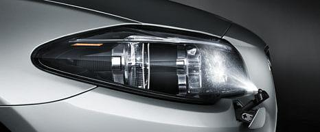 Rain sensor with automatic headlight activation, ensures optimum visibility in the rain and the onset of darkness.