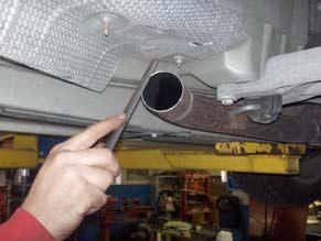 hand side before removing). Use penetrating oil to lubricate the end of the Y-pipe tubes.