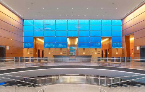 In addition to offering the most suitable products for the Comcast Center, ZLedLighting s installation experience and product knowledge further distinguished them.