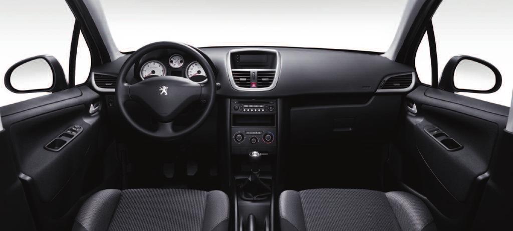 PLEASURE AND TECHNOLOGY, PERFECTLY COMBINED Everything from the fascia panel and the sports styled steering wheel to the dials of the instrument panel are an expression of the 207 Hatchback and SW s