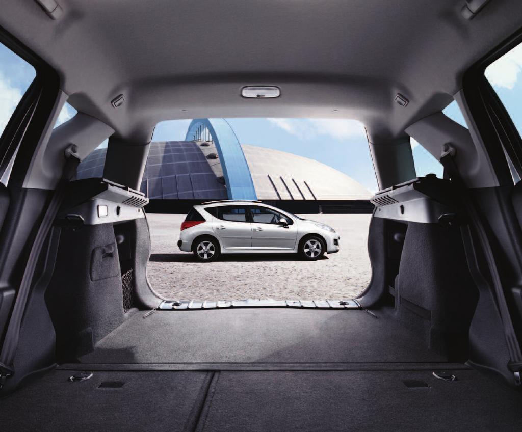 MAXIMUM SPACE, MINIMUM EFFORT The 207 SW gives you access to a new dimension in space and comfort.