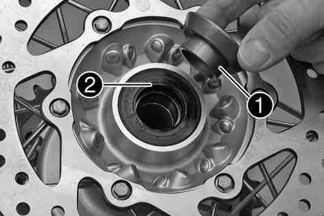 13 WHEELS, TIRES 101 601904-10 Check the wheel bearing for damage and wear.» If the wheel bearing is damaged or worn: Replace the wheel bearing.x Remove the bushing1.