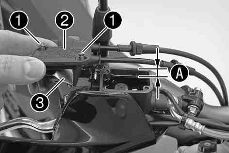 12 BRAKE SYSTEM 89 Preparatory work Check the front brake linings. ( p. 89) Main work Move the brake fluid reservoir mounted on the handlebar to a horizontal position. Remove screws1.