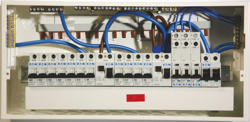 1.4 Memera metalclad consumer units features and benefits (continued) Distinct wiring zones for easier and neater installation Loose busbar supplied attached to the rear of enclosure Preformed