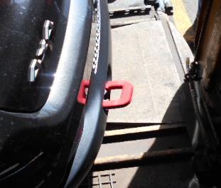 Do not exceed 4 Trailhawk models per railcar deck. Possible hook damage (see Photo #2 below).