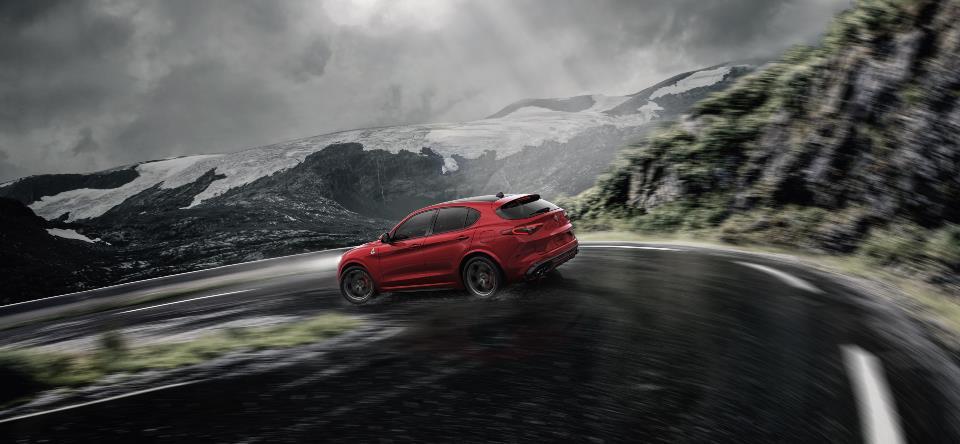 SUV Capability and Control Q4 All-Wheel Drive is a dynamic system that calculates driving conditions and can transfer up to 60% of the engine s power to the front axle to deliver improved traction