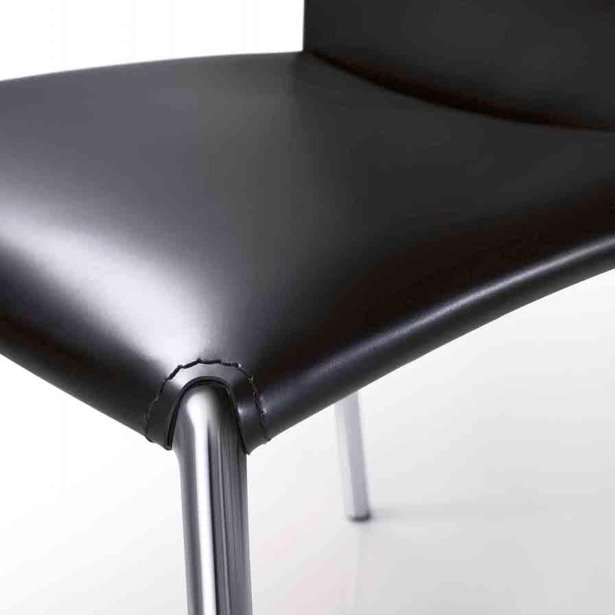 Kris sedia chair 93 55 45 46 Struttura in tubo di acciaio, sedile e schienale in cuoietto o cuoio rigenerato Steel tube structure, mid grain
