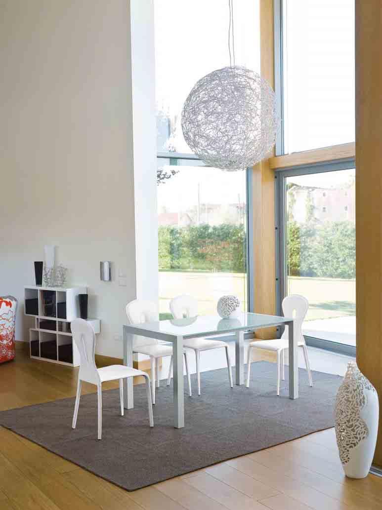White lacquered aluminium structure, extraclear white